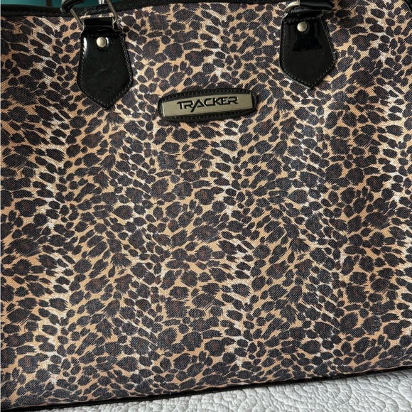 Tracker by Bentley Leopard Print Carry on Luggage - Picture 3 of 16